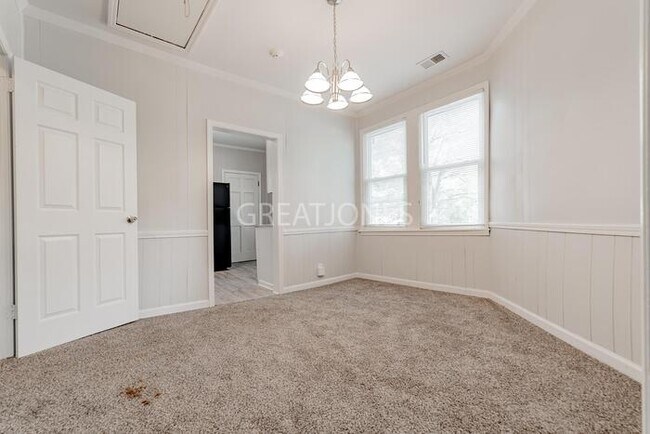 Foto del edificio - REDUCED! - Move In on or Before August 31s...