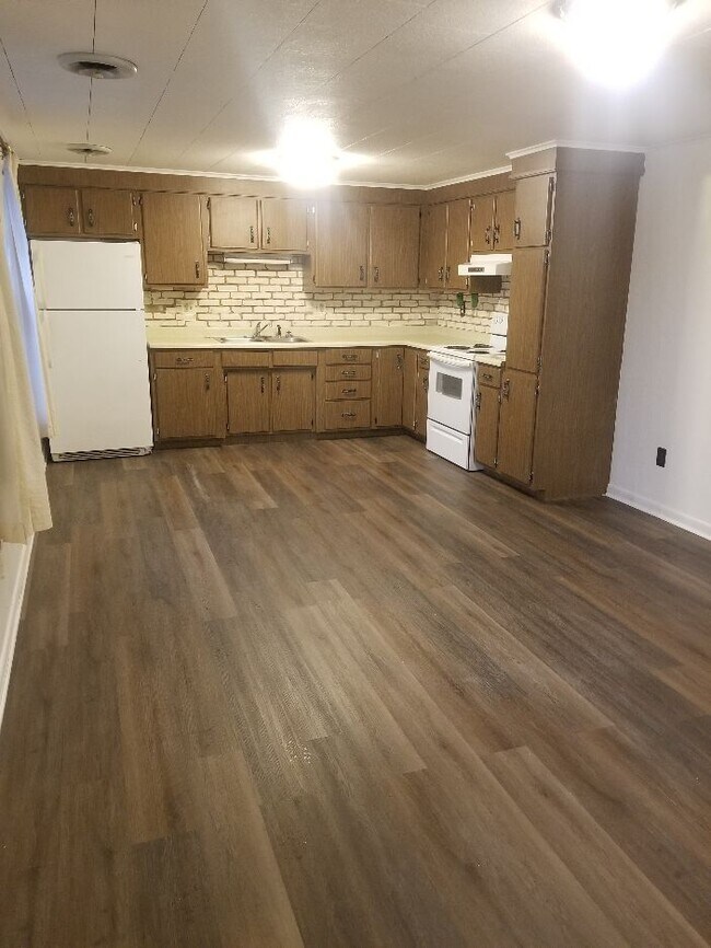 190 Marchand Dr, Westover, WV 26501 Apartments Westover, WV