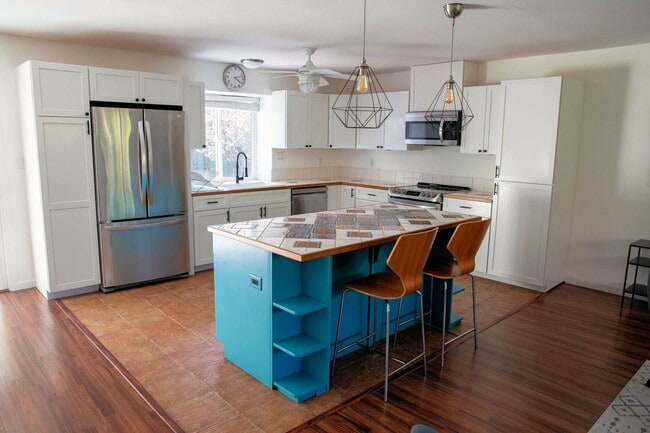Building Photo - Live and Work Remotely on Maui in this Ful...