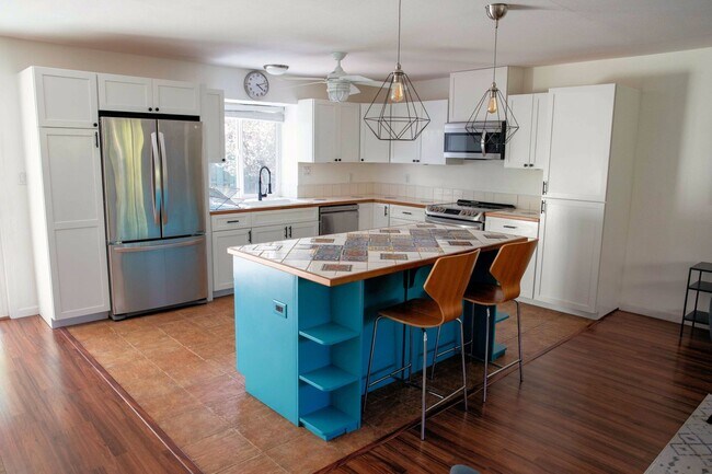 Foto del edificio - Live and Work Remotely on Maui in this Ful...