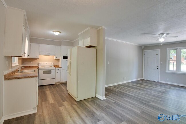 Foto del edificio - 4813 Joy Dr NW