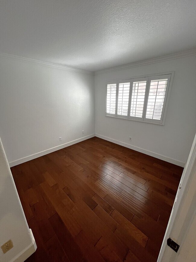 Foto del edificio - Modern Beachside Living – 2-Bed, 2.5-Bath ...