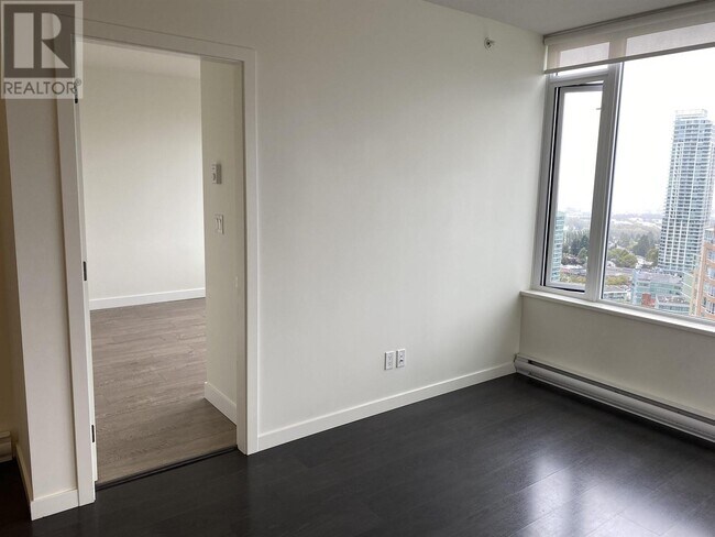 Photo du bâtiment - 6333-6333 Silver Ave
