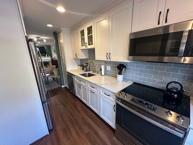 Building Photo - 1468 N Quinn St