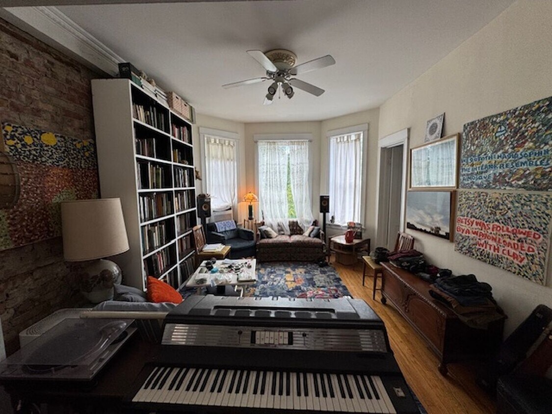Foto principal - 3145 W Augusta Blvd