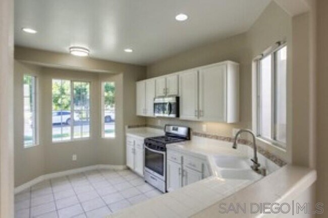 Building Photo - 1407 Santa Rita E
