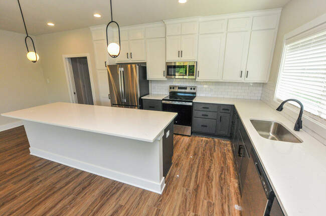 Building Photo - 305 Cooner St