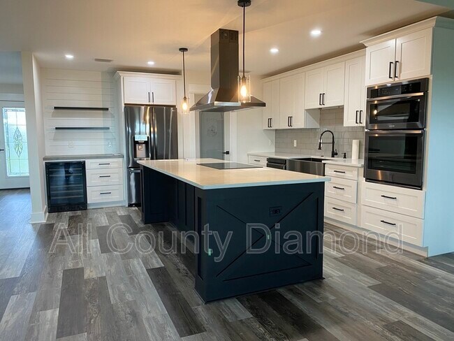 Building Photo - 1327 Country Club Dr