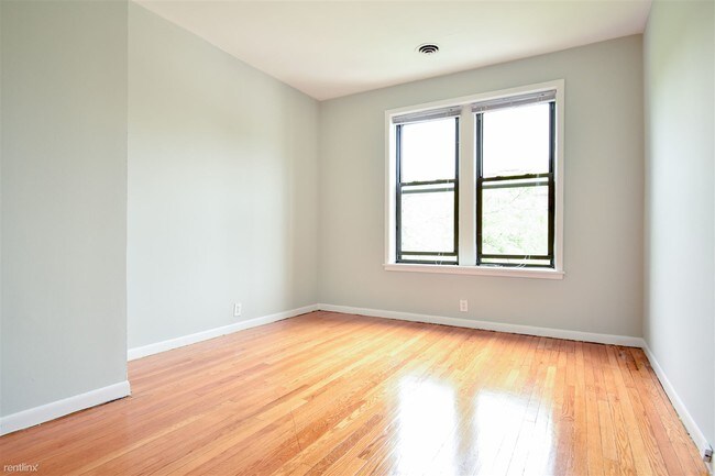 Building Photo - 2 br, 1 bath  - 3352 N Broadway 1Fc