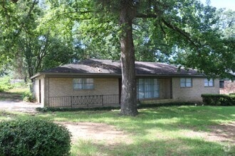 Building Photo - 3908 Bridle Path