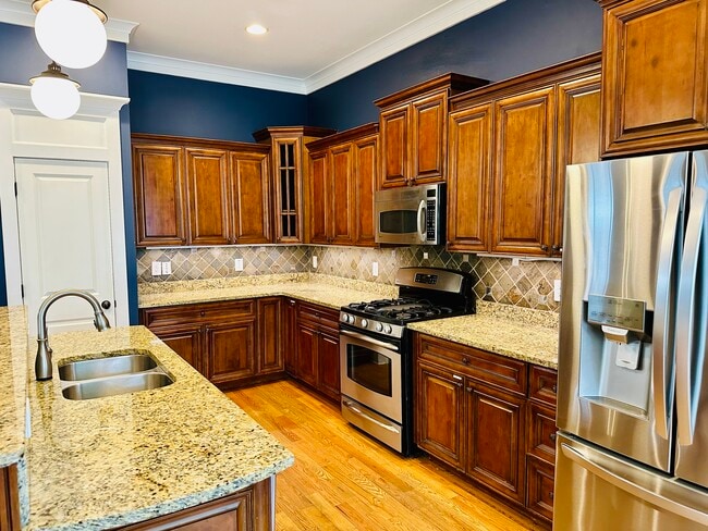 Large Kitchen with island and pantry - 1896 Hosea L Williams Dr NE