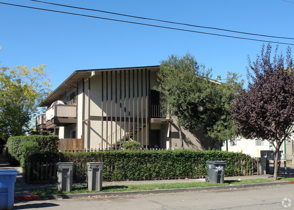Primary Photo - 2821 Apple Valley Ln