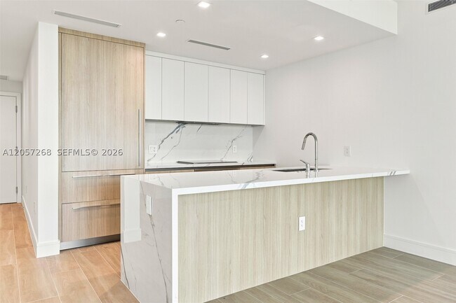 Foto del edificio - 2411 Laguna Cir