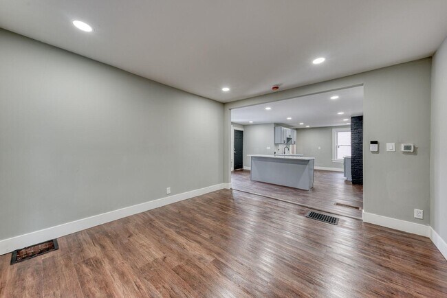 Foto del edificio - 68 Lewis Ave