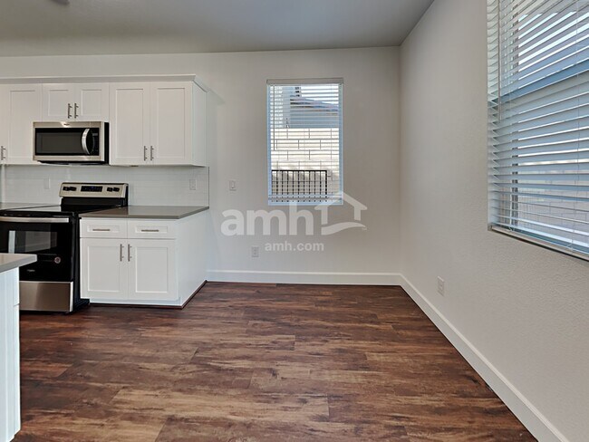 Foto del edificio - 8950 Tiger Tooth Ave