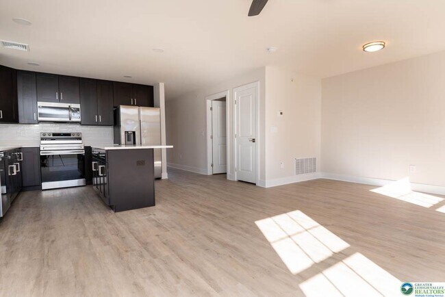 Building Photo - 1513 Maple St