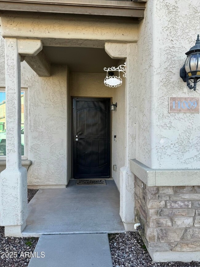 Foto del edificio - 11009 E Sutter Ave