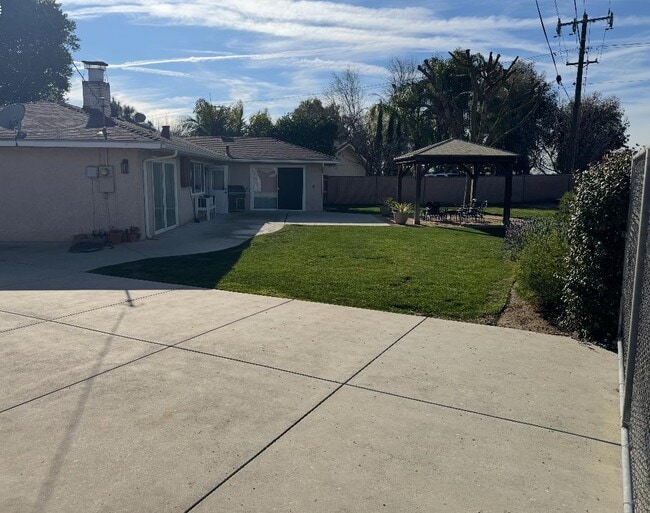 Building Photo - 779 Almond Dr