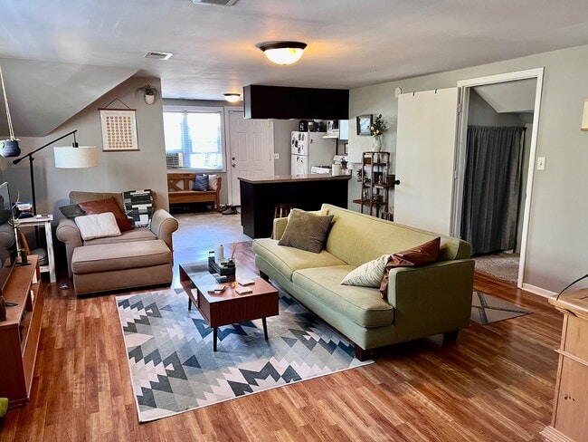 Foto del edificio - 410 Eureka Ave SE