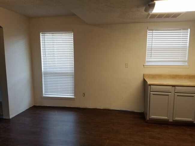 Foto del edificio - 1026 W Village Ct