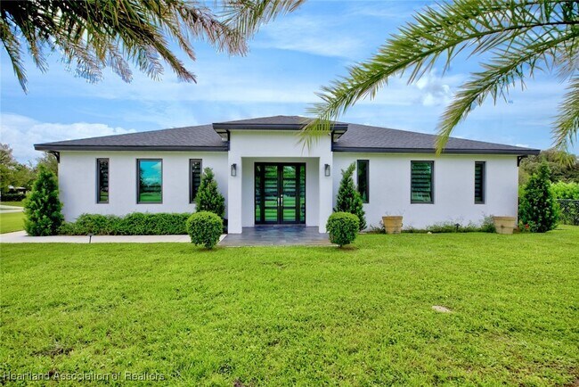 Foto del edificio - 8101 Hampshire Dr