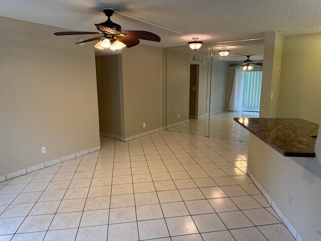 Building Photo - 7519 S Oriole Blvd