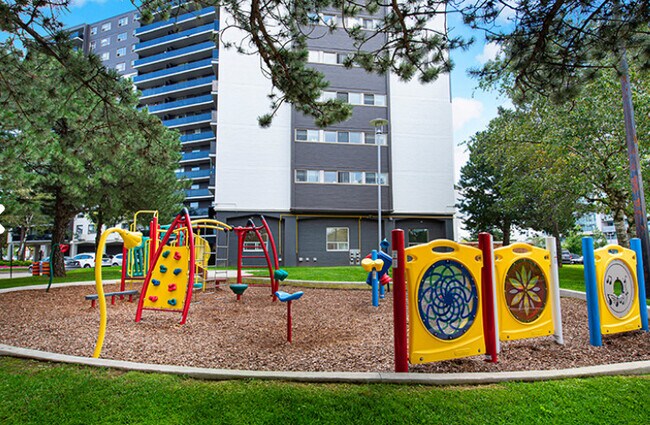 Photo du bâtiment - 1350 Danforth Road