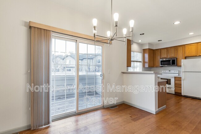 Foto del edificio - 6835 S Webster St