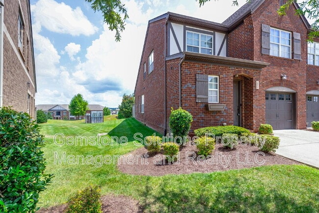 Building Photo - 2040 Bungalow Dr