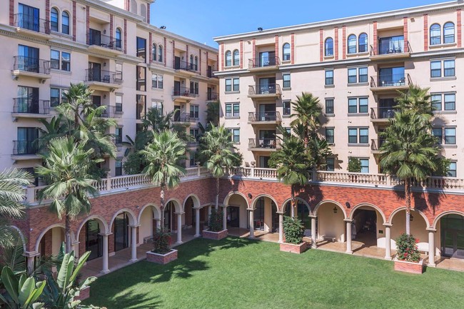 The Lorenzo- Student Housing near USC Apartments - Los Angeles, CA