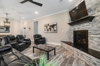 Building Photo - 215 West Dr