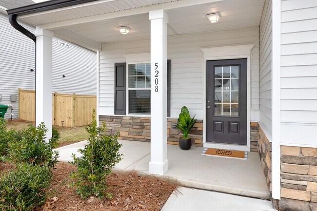Building Photo - 5208 Trilogy Farm Dr