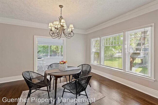 Building Photo - 3 br, 1.5 bath House - 1617 S Grand