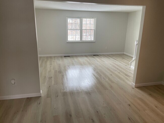 Foto del edificio - 329 Bellford Ct