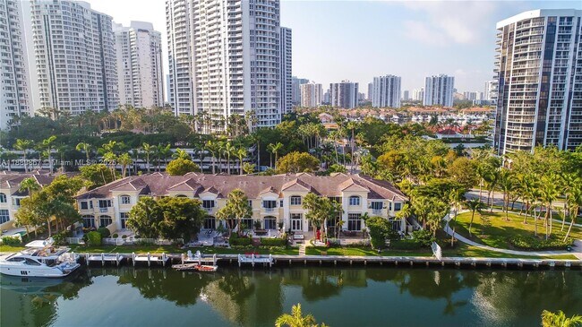 Foto del edificio - 3705 NE 214th St