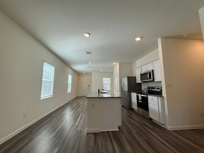Building Photo - 1102 Treeta Trl