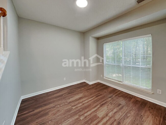 Foto del edificio - 12103 Kempshott Court