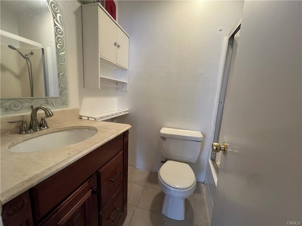 Foto principal - 7869 Ventura Canyon Ave