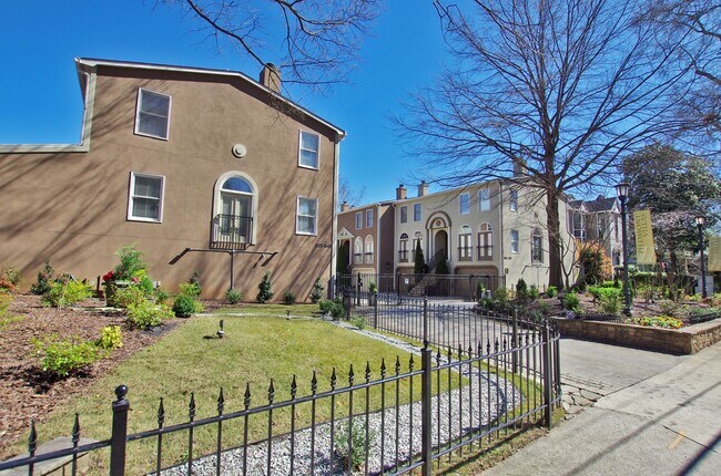 Foto del edificio - Townhome in Midtown