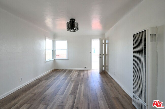 Foto del edificio - 4430 W 134th St