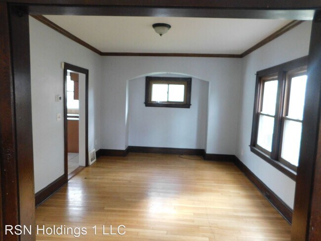 Building Photo - 3 br, 1.5 bath House - 3300 BEECHWOOD AVE
