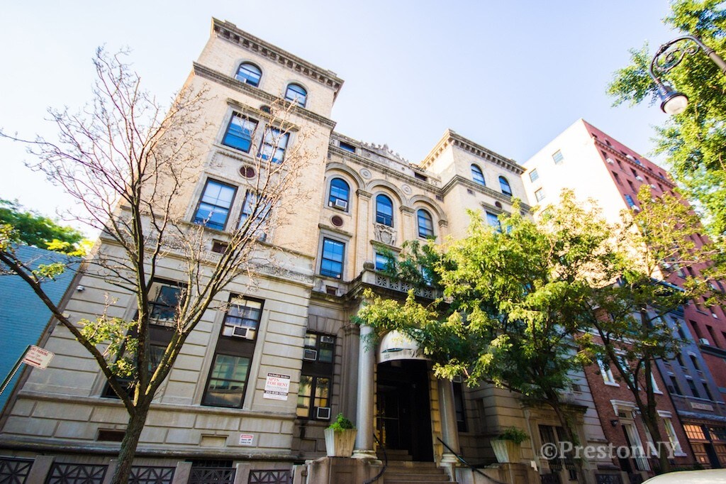 Primary Photo - 135 Charles St