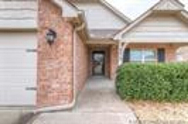 Foto del edificio - Well maintained home in a great location w...