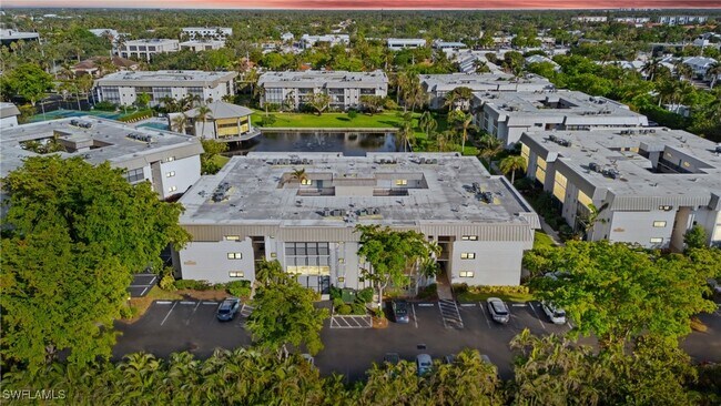 Building Photo - 788 Park Shore Dr