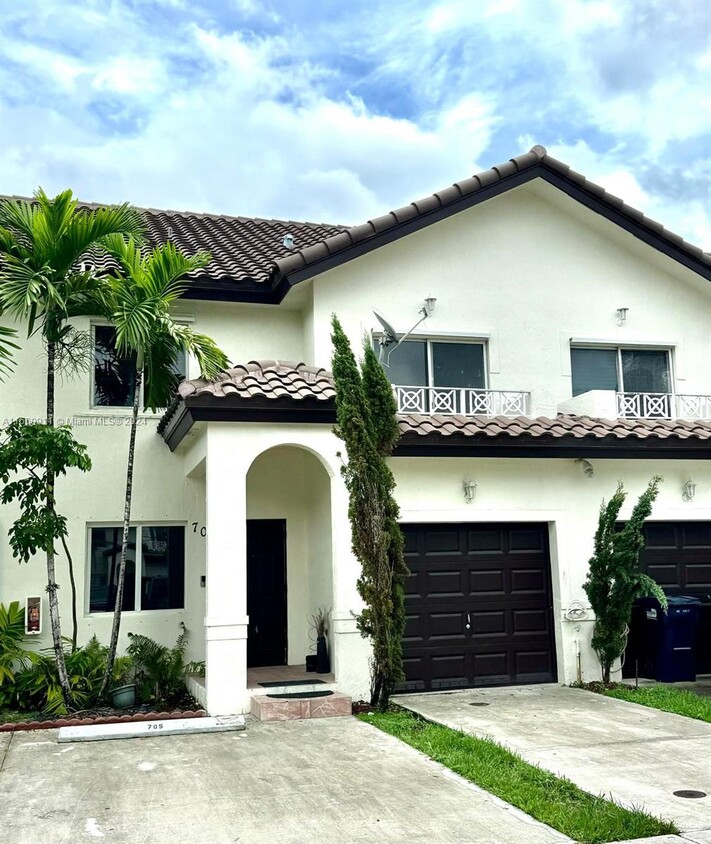 Foto principal - 8801 NW 109th Ct