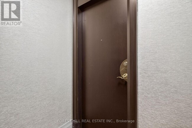 Building Photo - 100 Promenade Cir