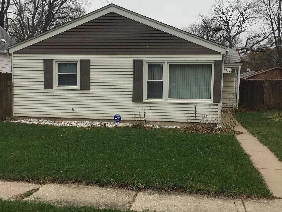 Primary Photo - 16738 Crane Ave
