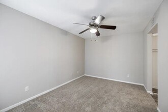 Building Photo - 11715 S Glen Dr