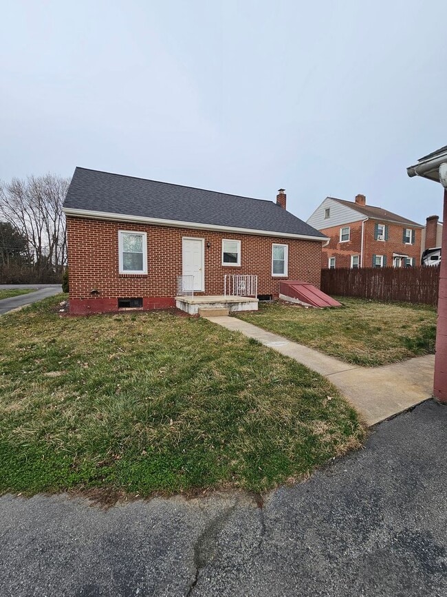 Building Photo - 923 Rohrerstown Rd