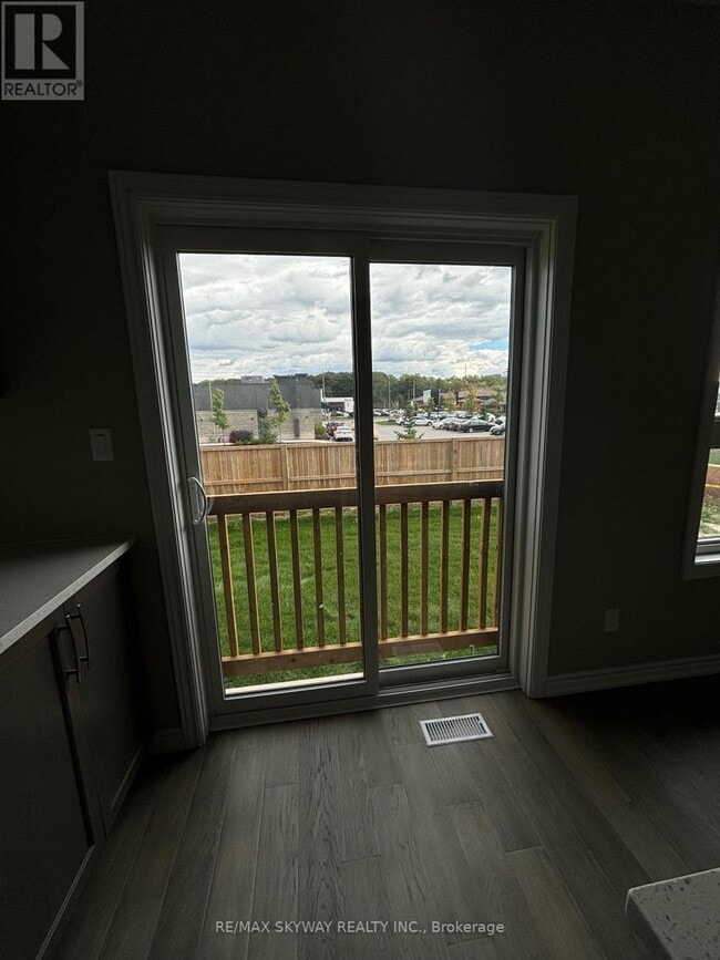 Building Photo - 258 Wellandvale Dr